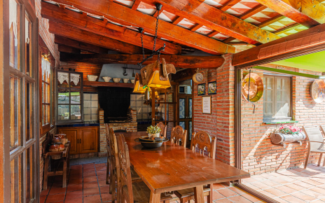 La casa de la piscina / barbacoa tiene buenas instalaciones de cocina