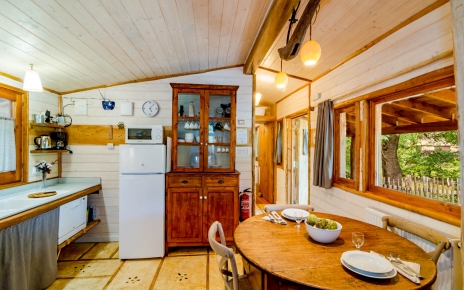 Open plan kitchen / dining area