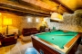 Salón con billar y sala de estar 