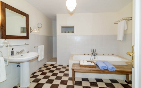 Baño y ducha (planta inferior)