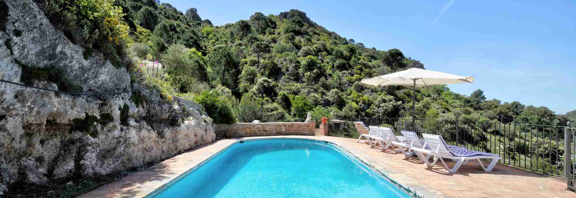 Private Andalusian villa in the heart of nature and close to the coast