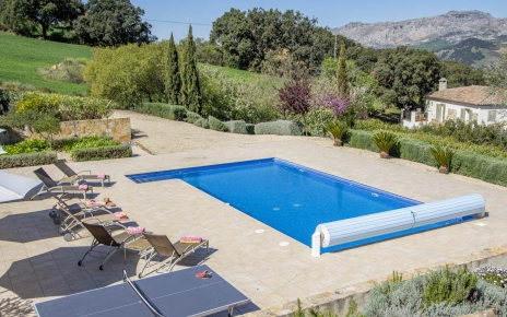 Heatable pool (table tannis may not be available)