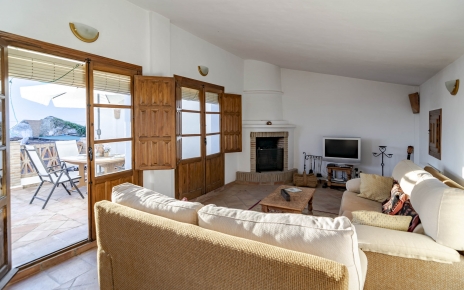 Living space with open fireplace