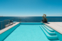 Piscina infinita sobre el Mediterráneo