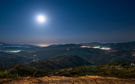 Impresionantes vistas también de noche con el mar como telón de fondo