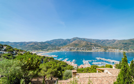 A superb collection of unspoilt beaches 15 minutes away