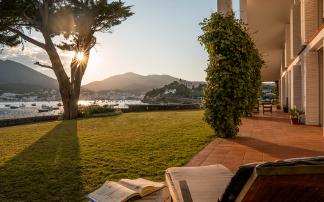 Outdoor living with a sea breeze 