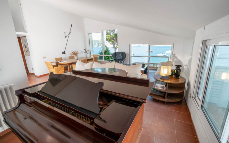 Lving space on upper level