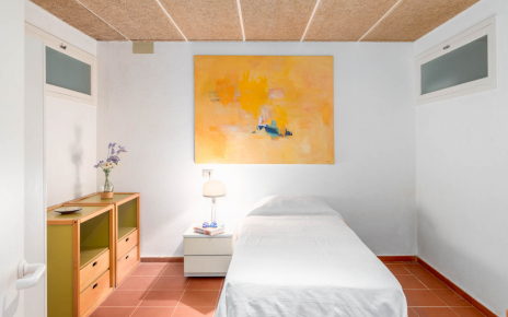 Main /additional gues bedroom on lower floor