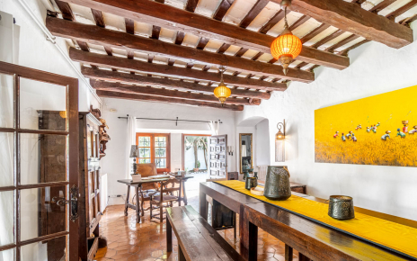 Second dining area / lounge