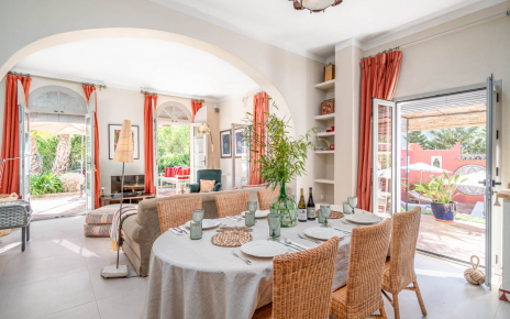 2 bedroom apartment living and dining area