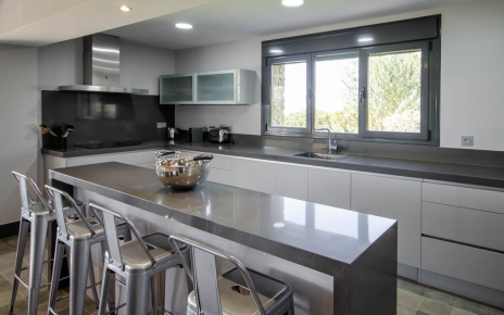 Kitchen with bar and stools