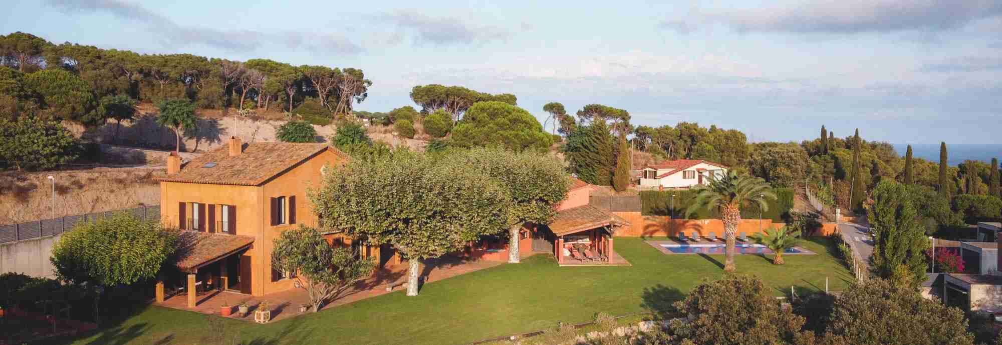 Masía del SXIX restaurada a 15 mins a pie de playa y pueblo