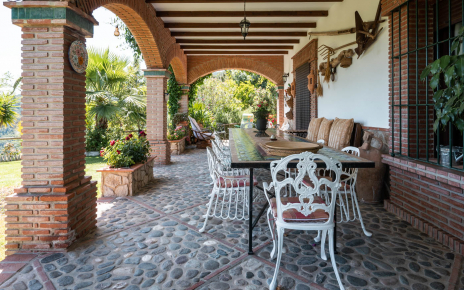Furnished porch by the house