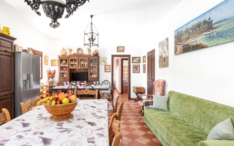 Open plan kitchen / dining areas