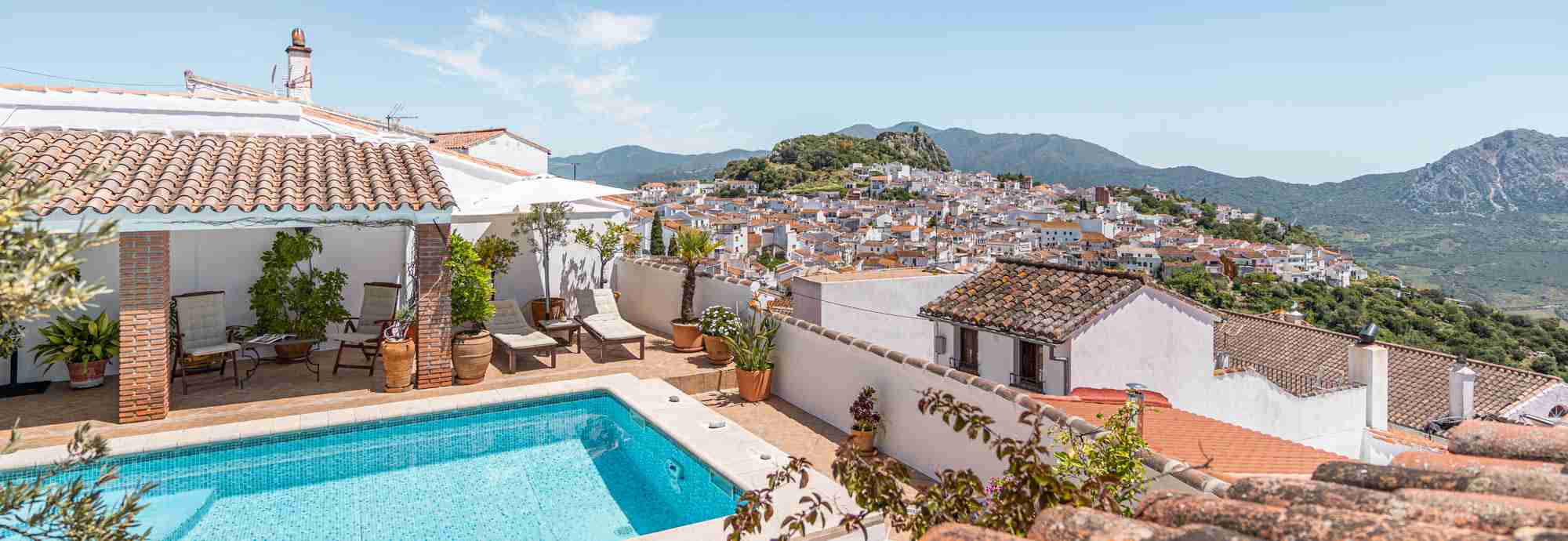 Preciosa casa de pueblo en diferentes niveles con vistas y parking propio