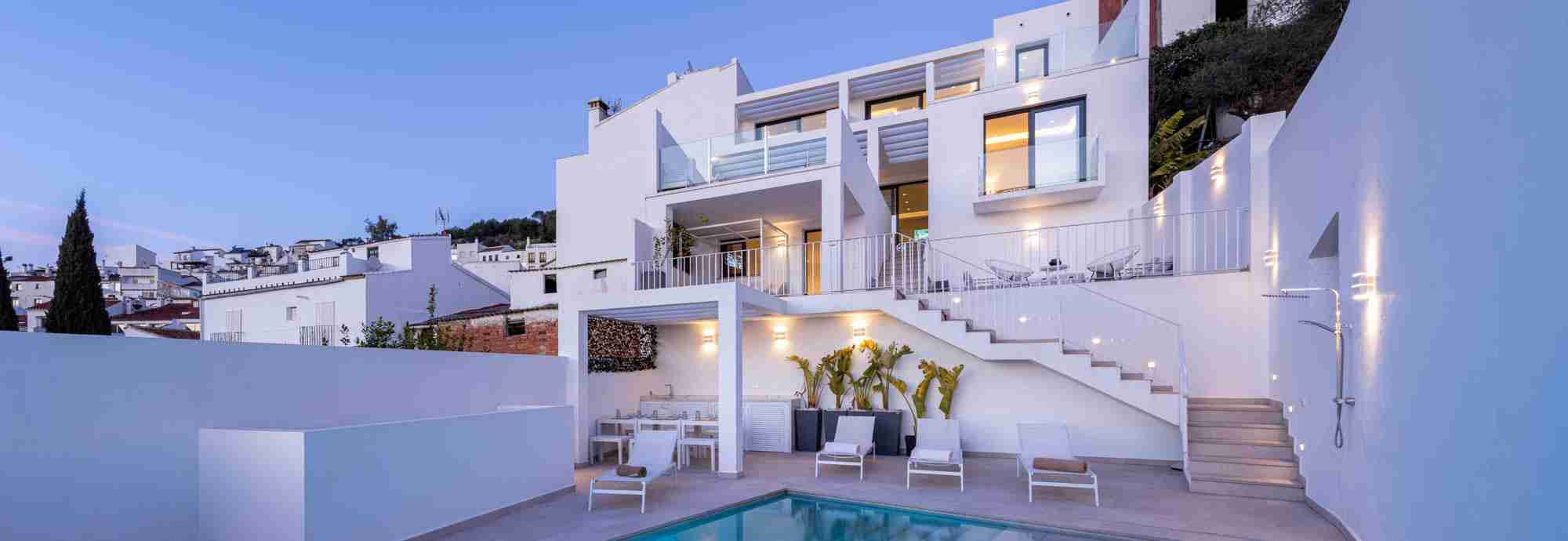 Retiro lujoso con vistas y piscina climatizada en un pueblo precioso