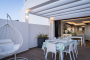 La zona exterior para comer está junto a la cocina