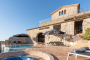 Villa y piscina