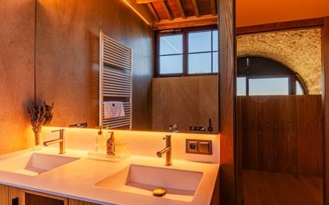 Baño frente habitación 12 en Torre (anexo)