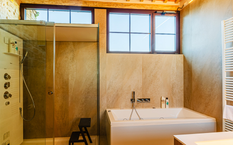 Baño turco y bañera hidromasaje en Torre (anexo)