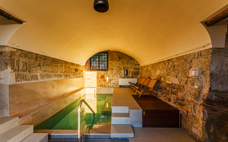 Piscina climatizada para 4 personas a la vez (máximo)