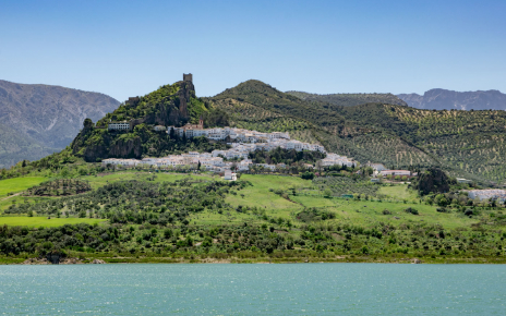 Zahara lake / reservoir is also very nearby
