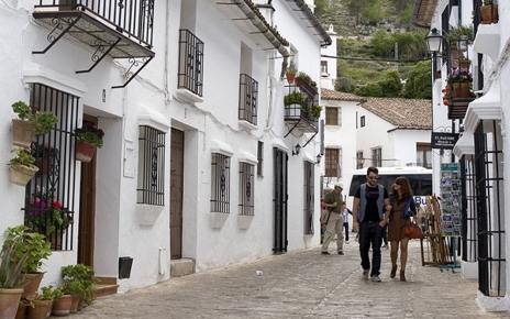 Bonito pueblo con la mayoría de las instalaciones