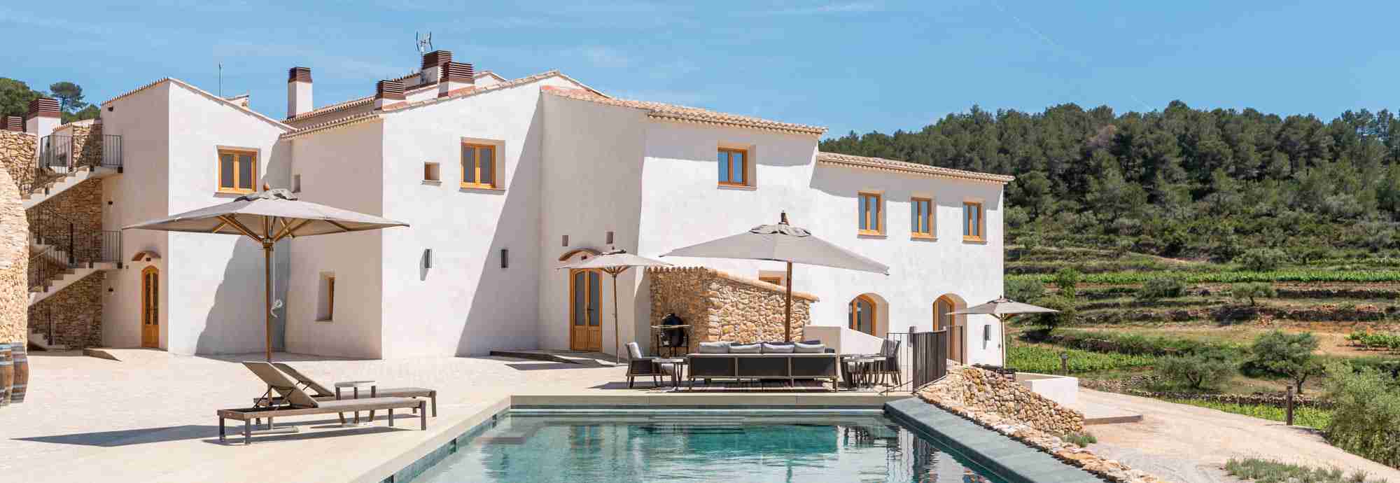 Exceptional luxurious property with heated pool surrounded by vineyards 