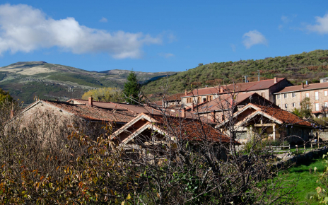 Las casas rurales gemelas, al borde del pueblo