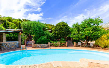 Your holiday home is just a few steps up from the pool