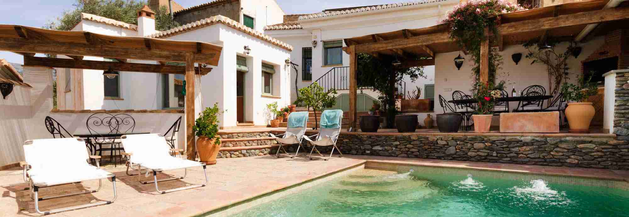 Casa de pueblo con agradables interiores y excelente equipamiento