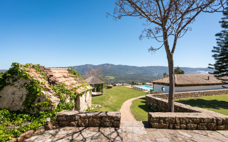 Path from house to pool area