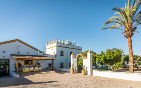 Access to back gardens from kitchen/dining area