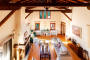 Casa tradicional con estructura sólida de madera