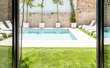 Desde la suite nº 8 hay acceso a piscina