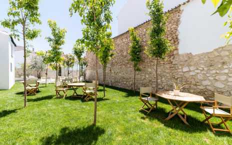Jardín junto a la barbacoa (barbacoa bajo petición)