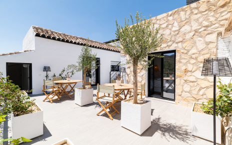 La terraza mirador tiene acceso a las suites 5, 6 y 7