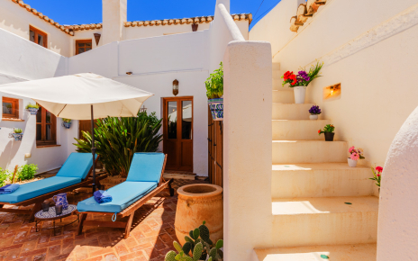 Escaleras desde terraza planta baja a primera