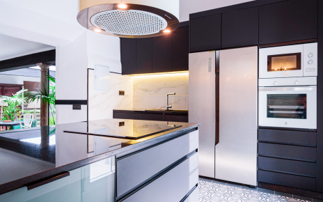 Aunque se pueden contratar servicios de cocinero, también hay cocina