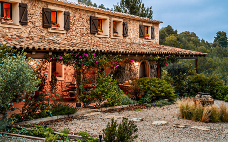 Your holiday home is also gorgeous at night time