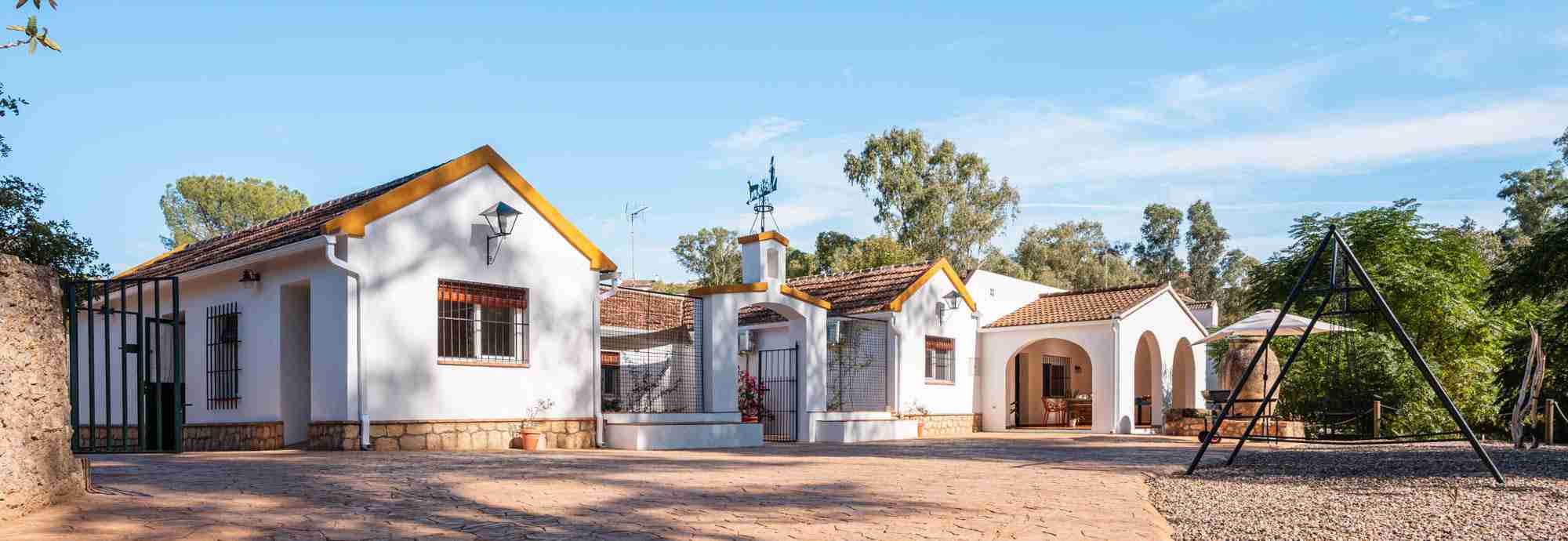All one one floor holiday villa within walking distance to village 