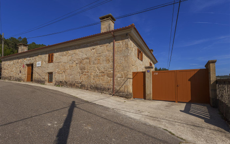 Easy access from Tui town with own parking