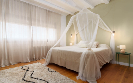 Bedroom 2: master bedroom (first floor)