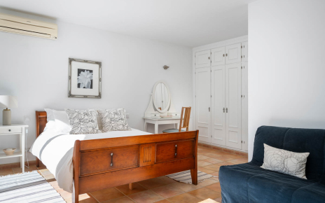 Annexe bedroom 2nd floor, next to patio (second floor)