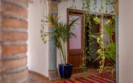 Planta baja con patio central y habitaciones