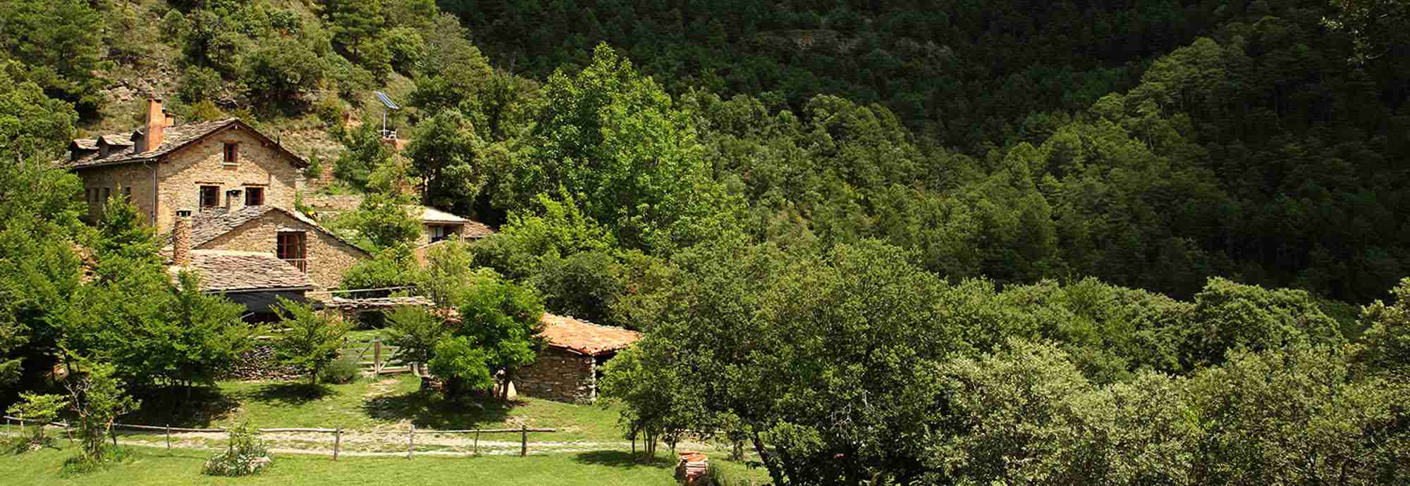 Eco-masía con piscina en un refugio natural del Pre Pirineo