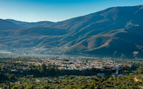 Orgiva market town is less than 10 min walk