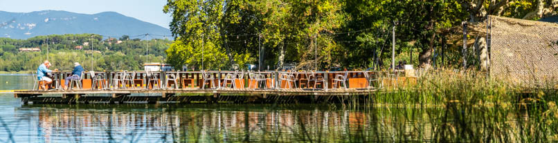 Restaurant over lake